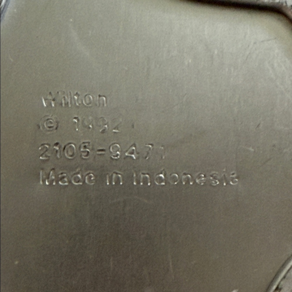 Wilton Silver Ghost-Shaped Cake Pan - Picture 2 of 4
